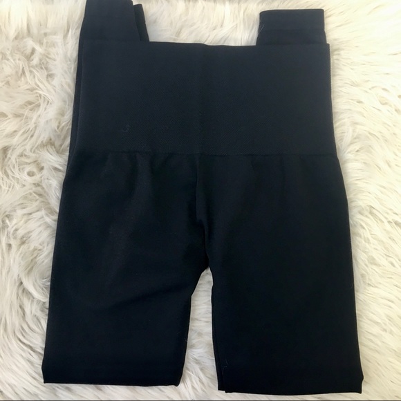 Assets by Spanx Black Base Leggings. XL - Picture 3 of 4